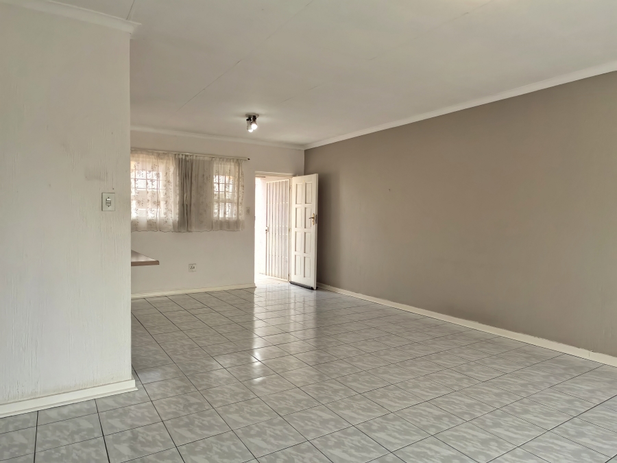 To Let 2 Bedroom Property for Rent in Fairland Gauteng