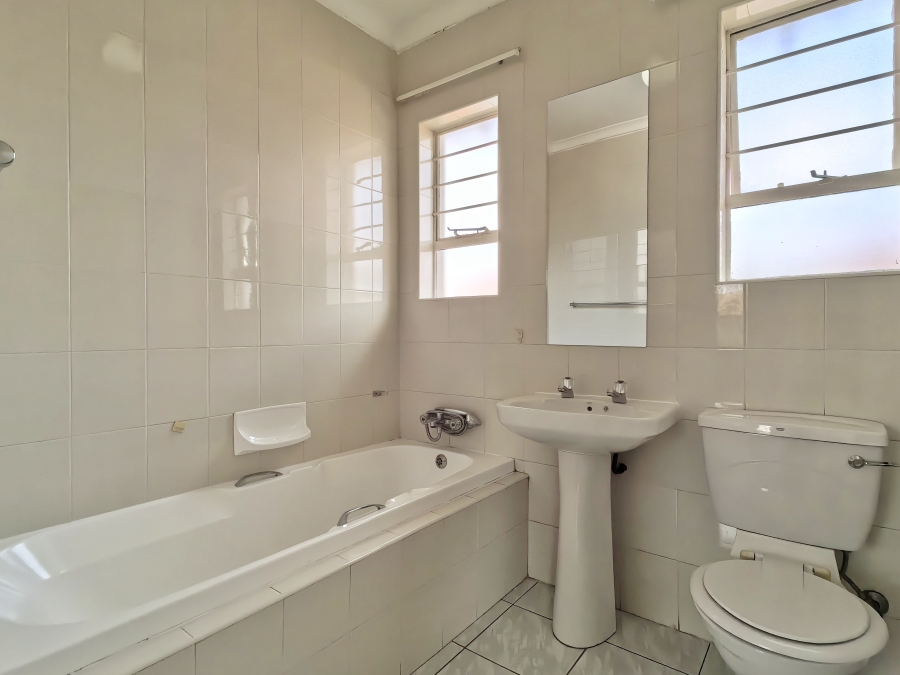 To Let 2 Bedroom Property for Rent in Fairland Gauteng
