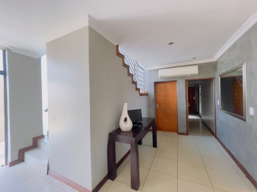 5 Bedroom Property for Sale in Monavoni Gauteng