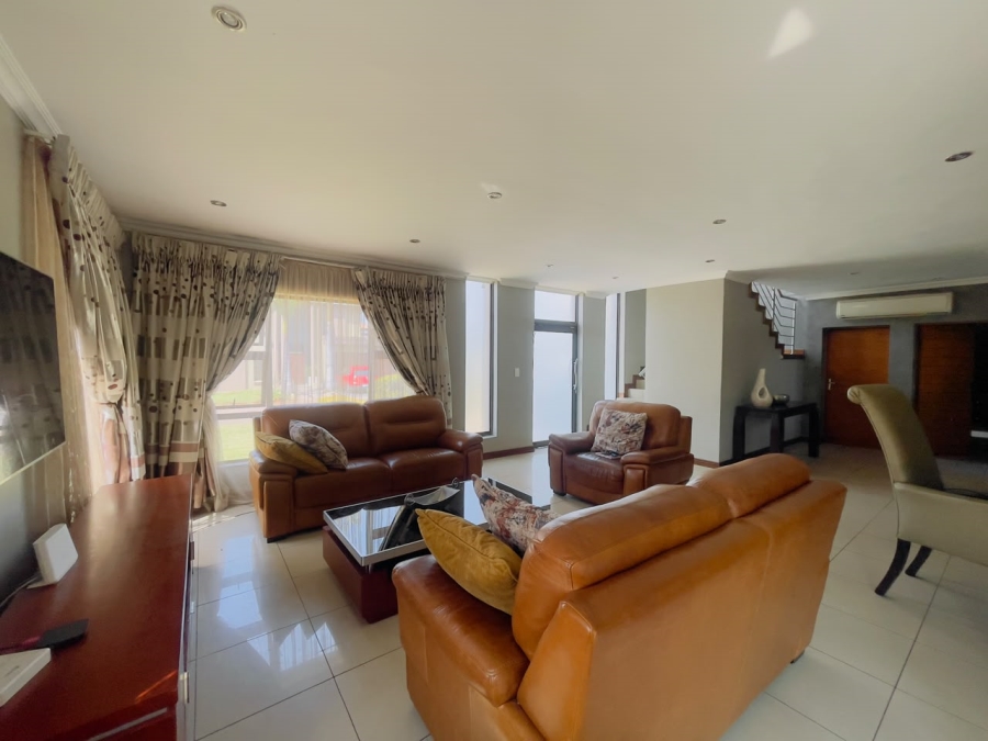 5 Bedroom Property for Sale in Monavoni Gauteng