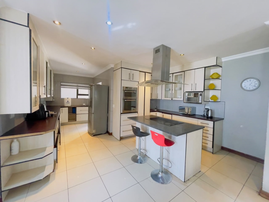 5 Bedroom Property for Sale in Monavoni Gauteng