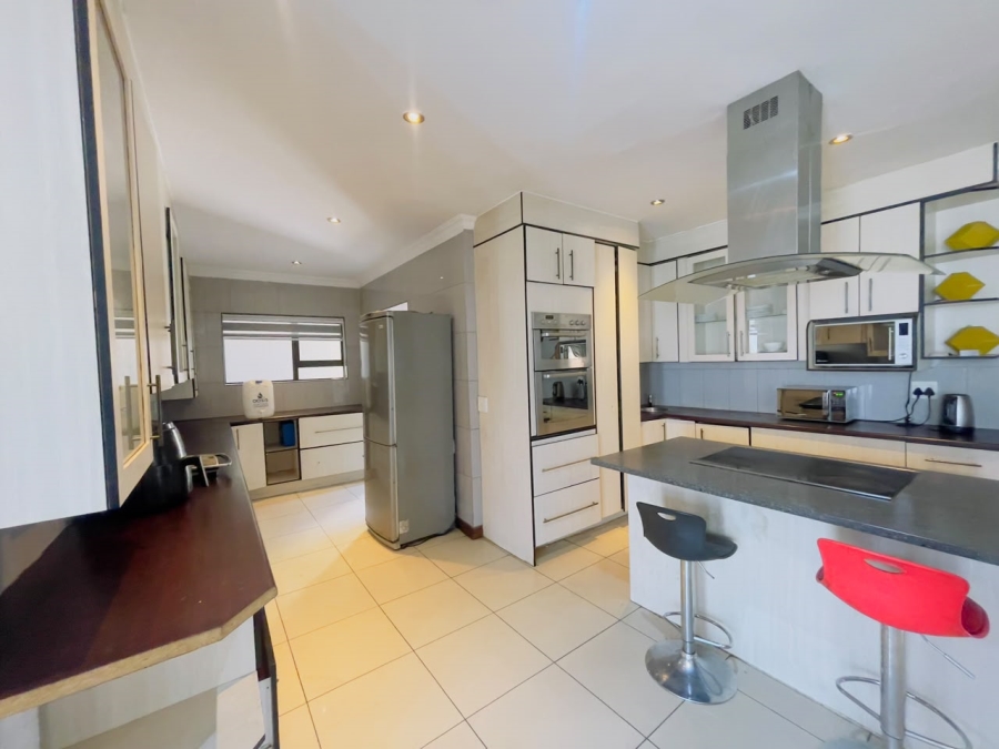 5 Bedroom Property for Sale in Monavoni Gauteng
