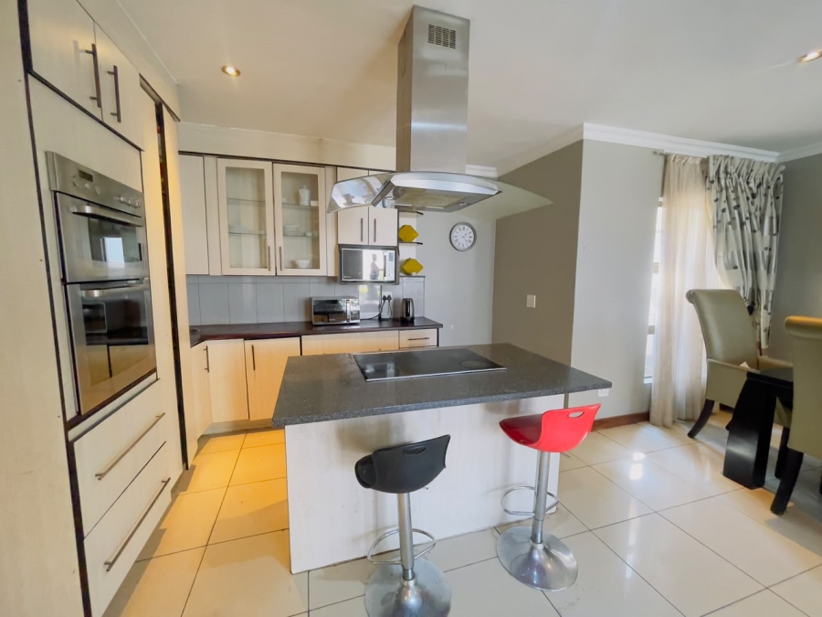 5 Bedroom Property for Sale in Monavoni Gauteng