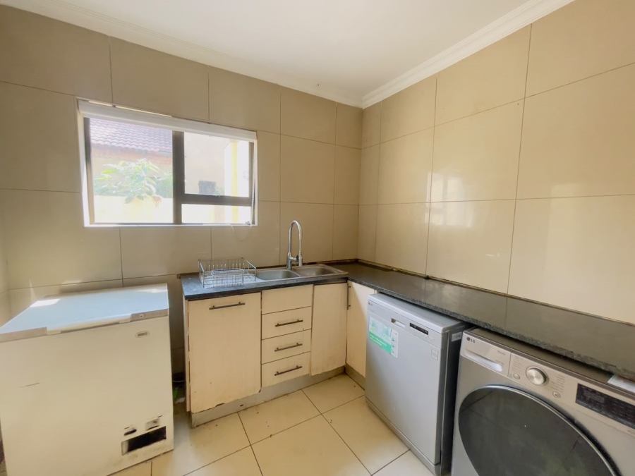 5 Bedroom Property for Sale in Monavoni Gauteng