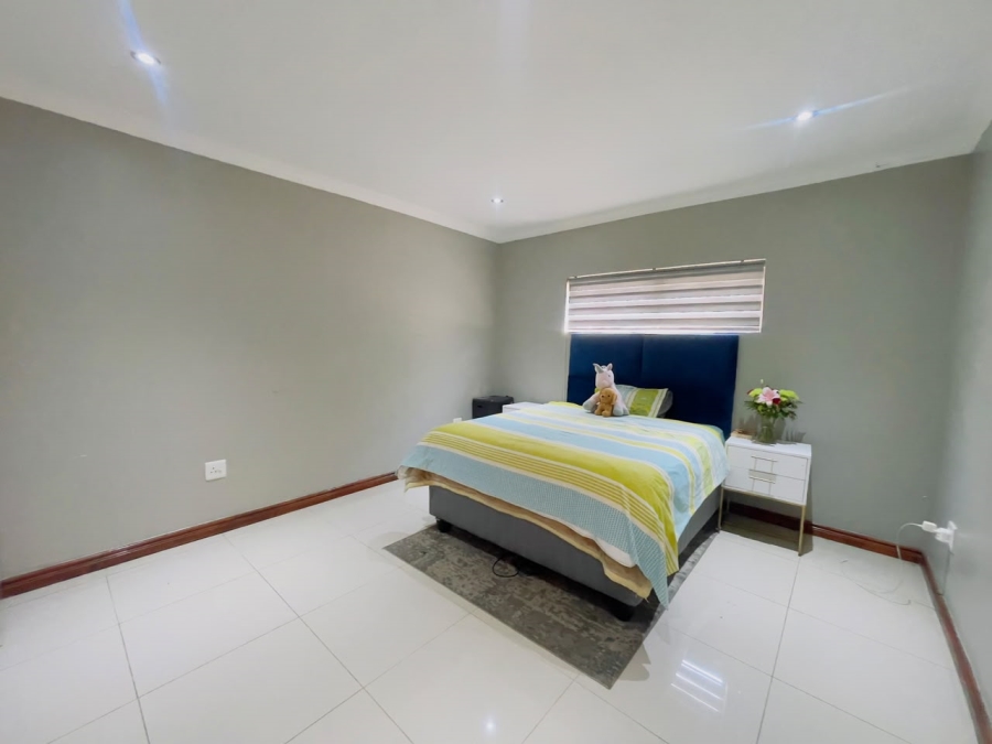5 Bedroom Property for Sale in Monavoni Gauteng
