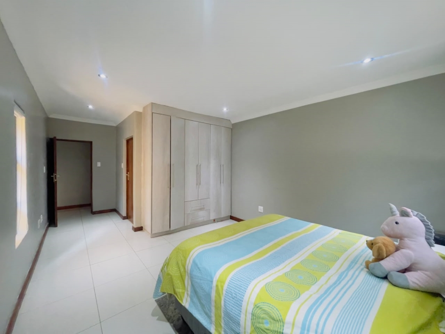 5 Bedroom Property for Sale in Monavoni Gauteng