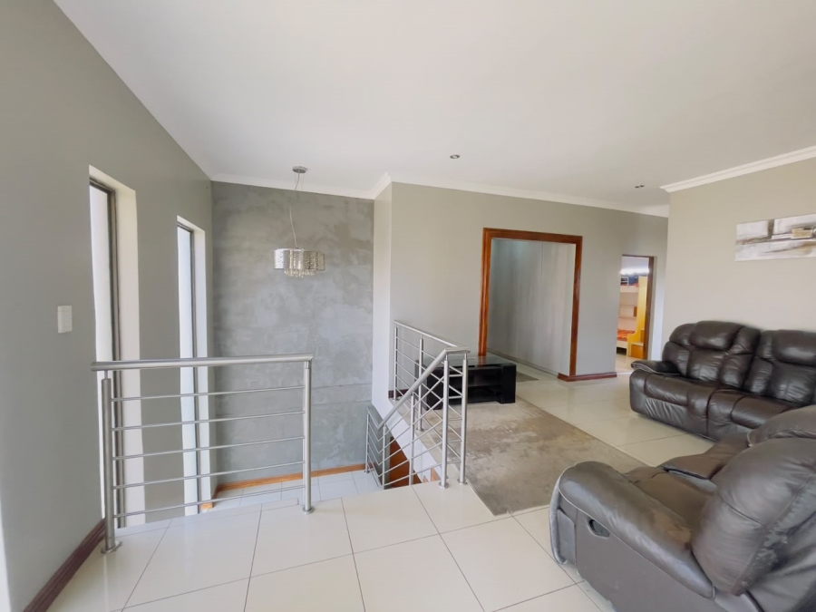 5 Bedroom Property for Sale in Monavoni Gauteng