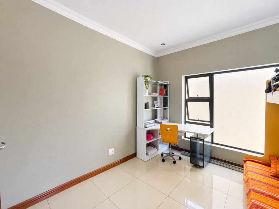 5 Bedroom Property for Sale in Monavoni Gauteng