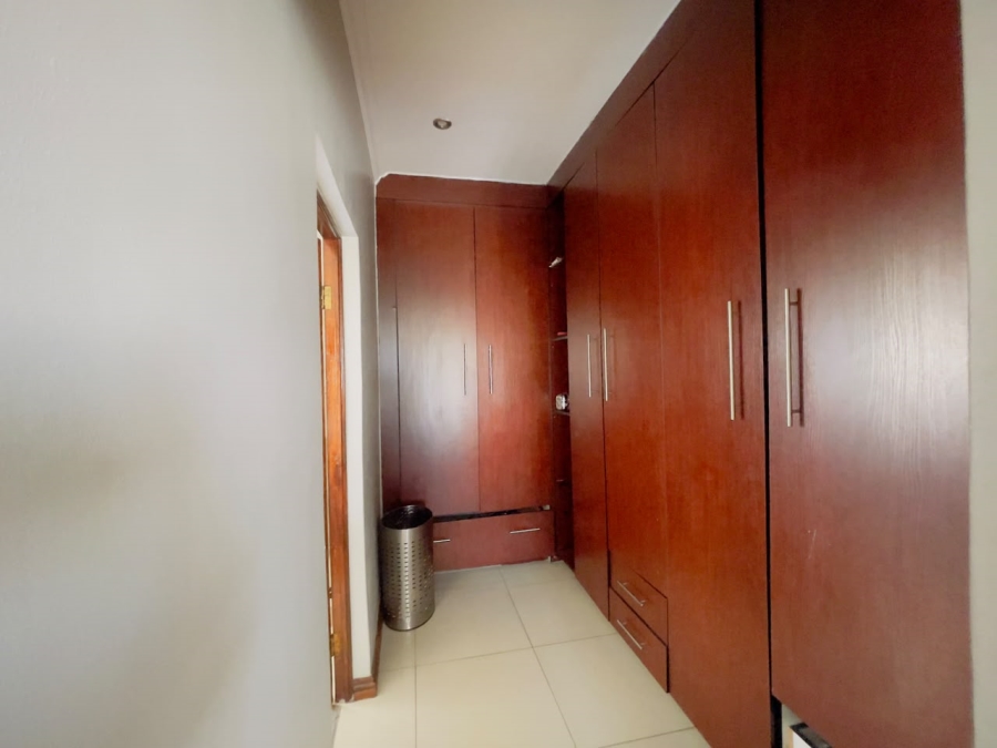 5 Bedroom Property for Sale in Monavoni Gauteng