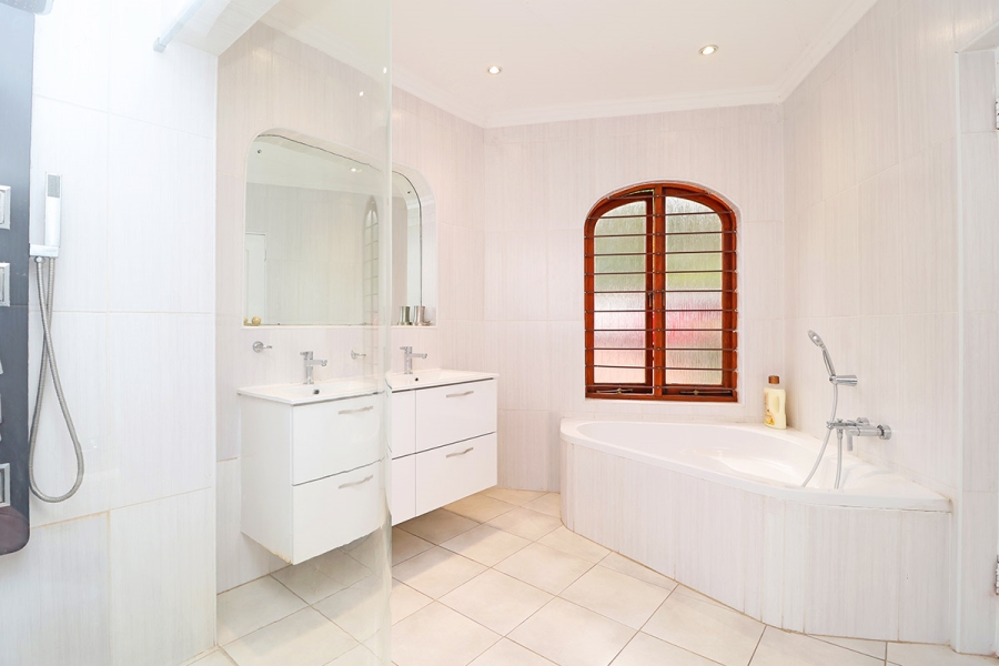 4 Bedroom Property for Sale in Morningside Gauteng