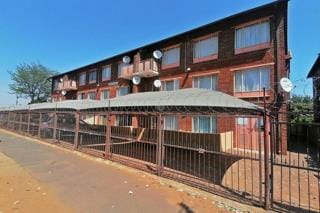 2 Bedroom Property for Sale in Witpoortjie Gauteng
