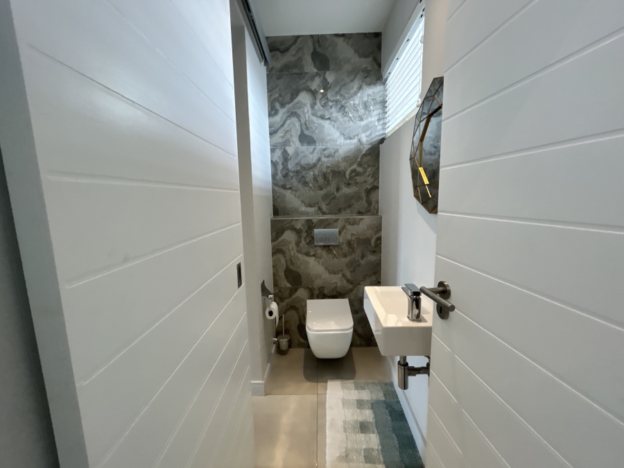 To Let 2 Bedroom Property for Rent in Houghton Estate Gauteng