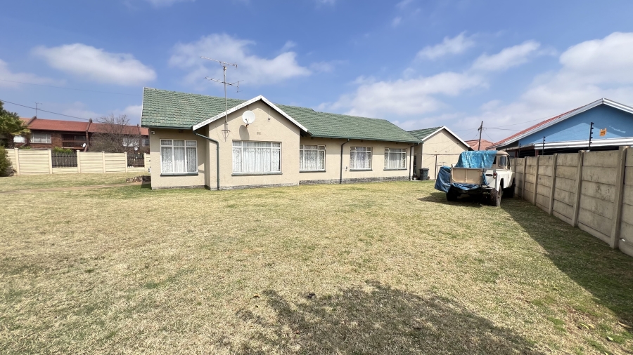 3 Bedroom Property for Sale in Greenhills Gauteng