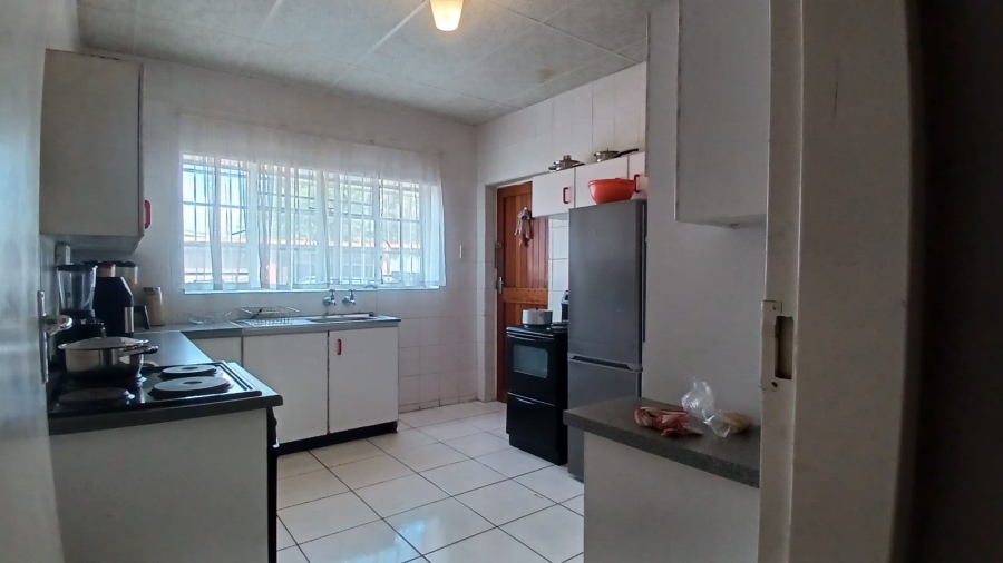 2 Bedroom Property for Sale in Greenhills Gauteng