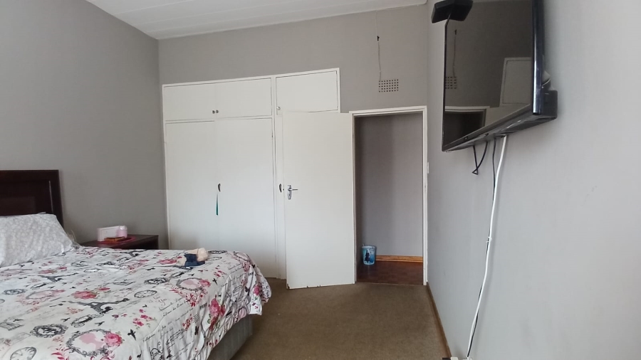 2 Bedroom Property for Sale in Greenhills Gauteng