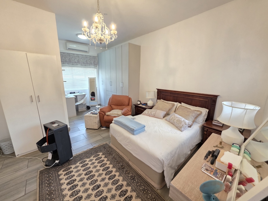 To Let 4 Bedroom Property for Rent in Woodhill Estate Gauteng