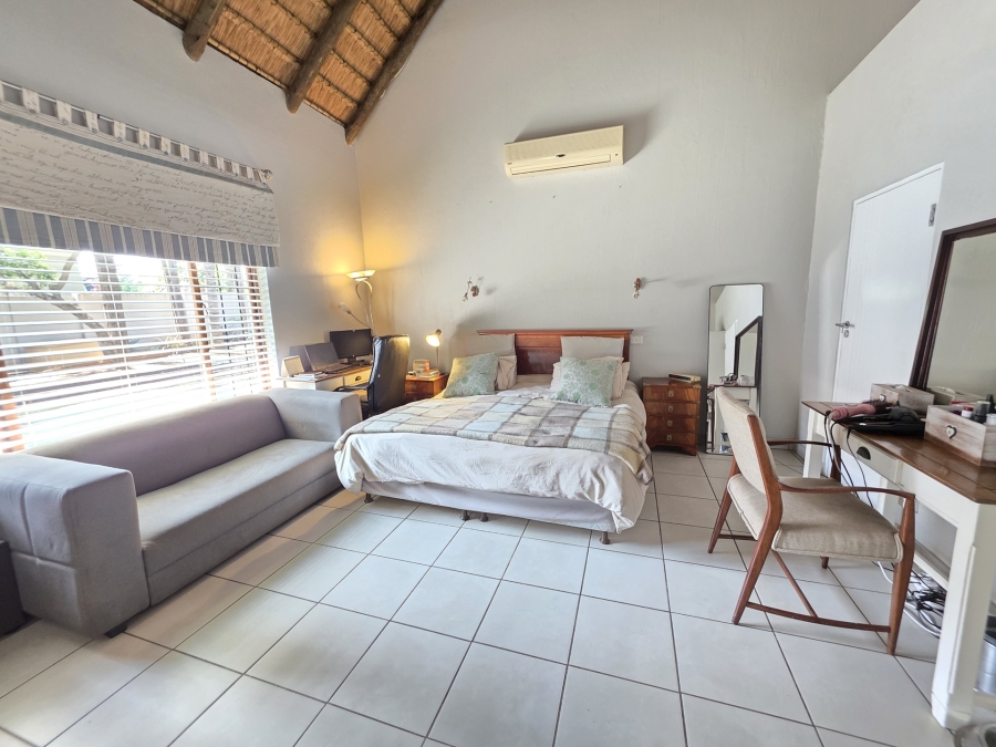 To Let 4 Bedroom Property for Rent in Woodhill Estate Gauteng