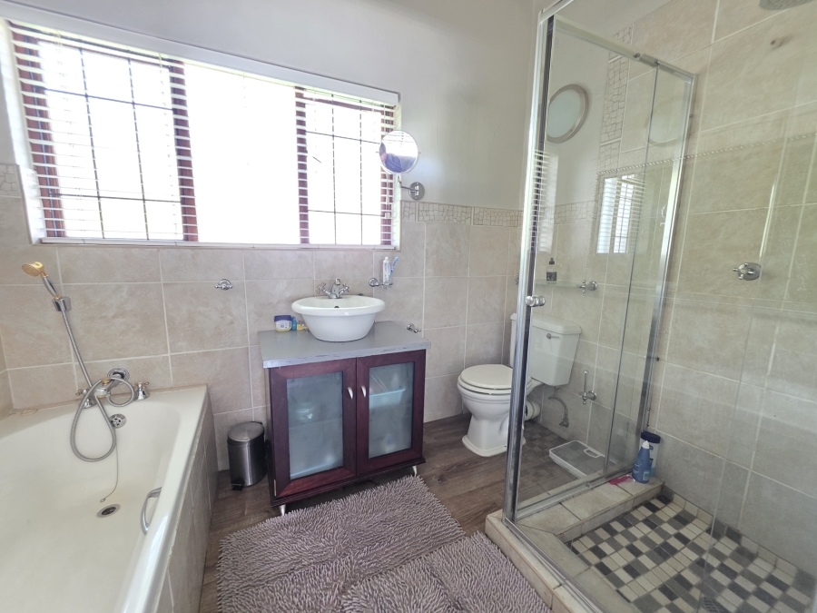 To Let 4 Bedroom Property for Rent in Woodhill Estate Gauteng