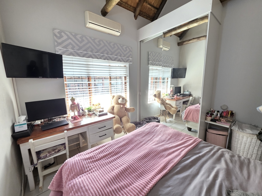 To Let 4 Bedroom Property for Rent in Woodhill Estate Gauteng