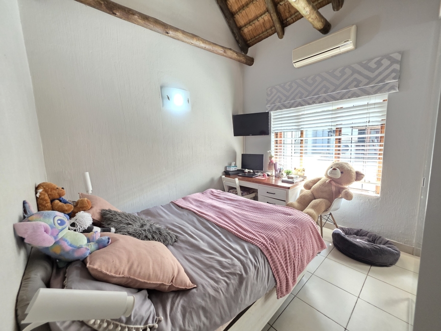 To Let 4 Bedroom Property for Rent in Woodhill Estate Gauteng