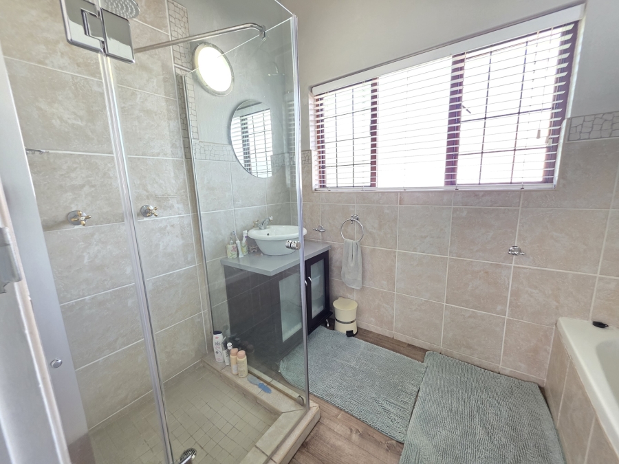 To Let 4 Bedroom Property for Rent in Woodhill Estate Gauteng