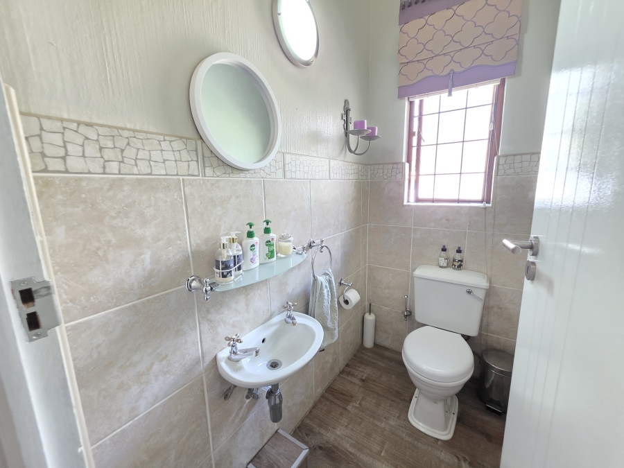 To Let 4 Bedroom Property for Rent in Woodhill Estate Gauteng