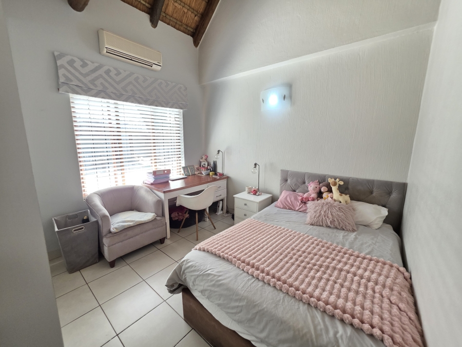 To Let 4 Bedroom Property for Rent in Woodhill Estate Gauteng