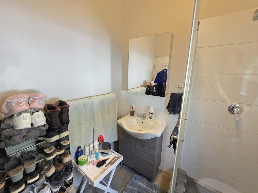 To Let 4 Bedroom Property for Rent in Woodhill Estate Gauteng