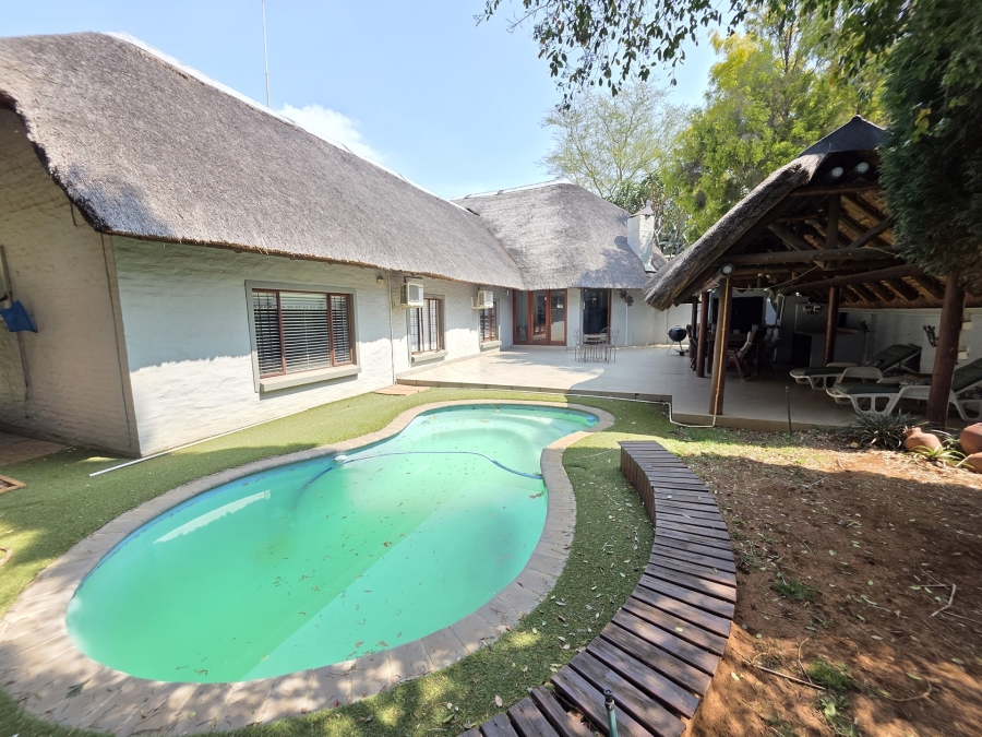 To Let 4 Bedroom Property for Rent in Woodhill Estate Gauteng