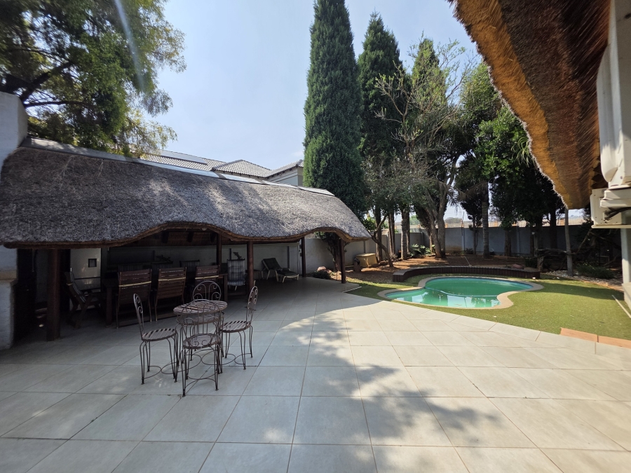 To Let 4 Bedroom Property for Rent in Woodhill Estate Gauteng