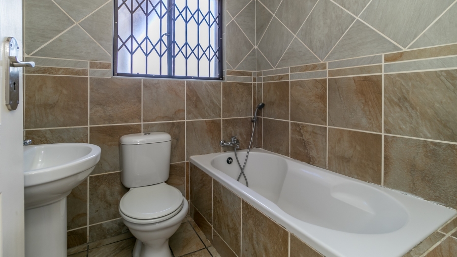 To Let 3 Bedroom Property for Rent in Glen Austin Gauteng
