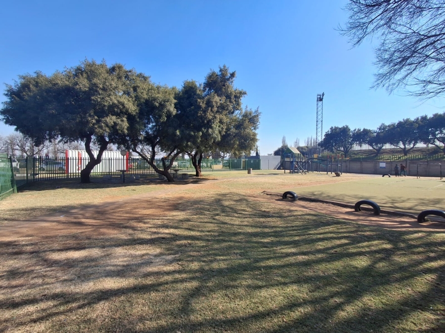 To Let 1 Bedroom Property for Rent in Parkdene Gauteng