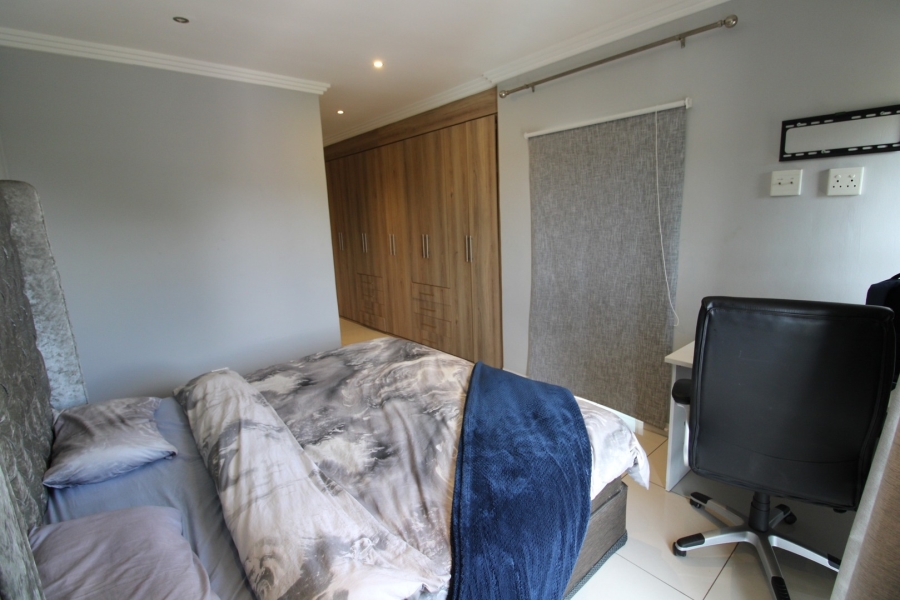 To Let 2 Bedroom Property for Rent in Bryanston Gauteng