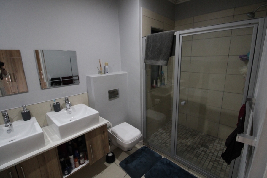 To Let 2 Bedroom Property for Rent in Bryanston Gauteng