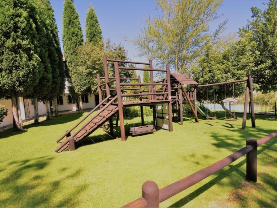 To Let 2 Bedroom Property for Rent in Bryanston Gauteng