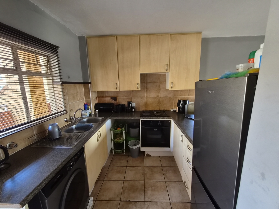 2 Bedroom Property for Sale in Die Hoewes Gauteng