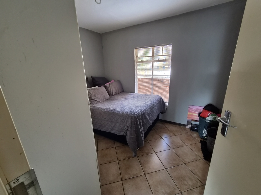 2 Bedroom Property for Sale in Die Hoewes Gauteng