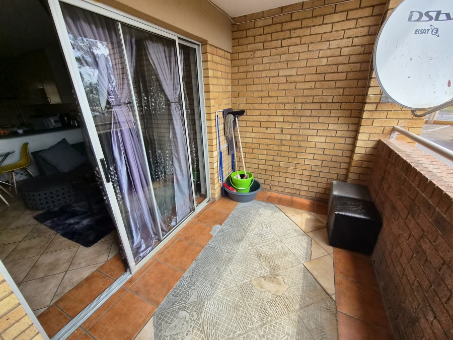 2 Bedroom Property for Sale in Die Hoewes Gauteng