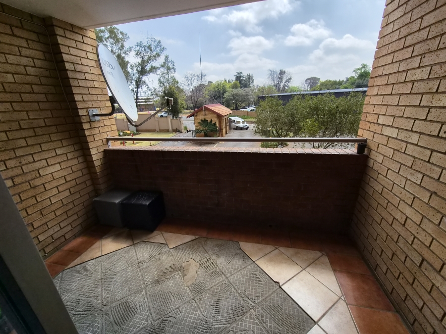 2 Bedroom Property for Sale in Die Hoewes Gauteng