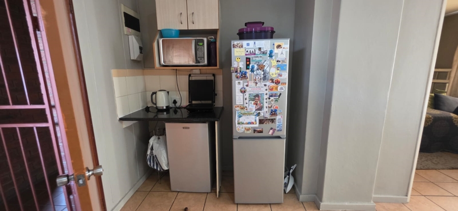To Let 2 Bedroom Property for Rent in Die Wilgers Gauteng