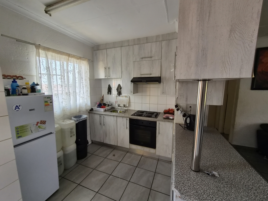 2 Bedroom Property for Sale in Die Hoewes Gauteng