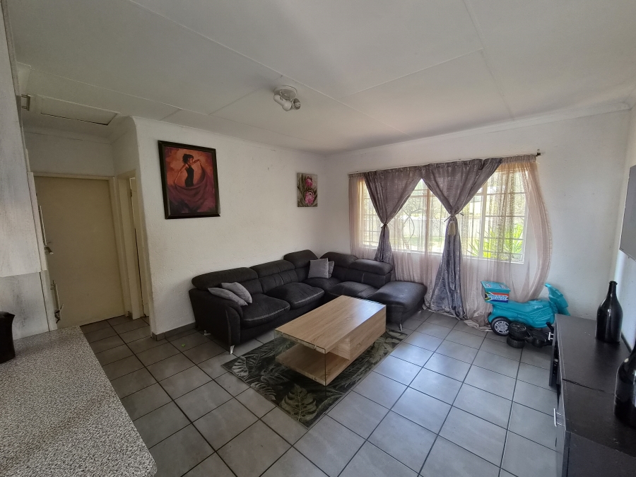 2 Bedroom Property for Sale in Die Hoewes Gauteng