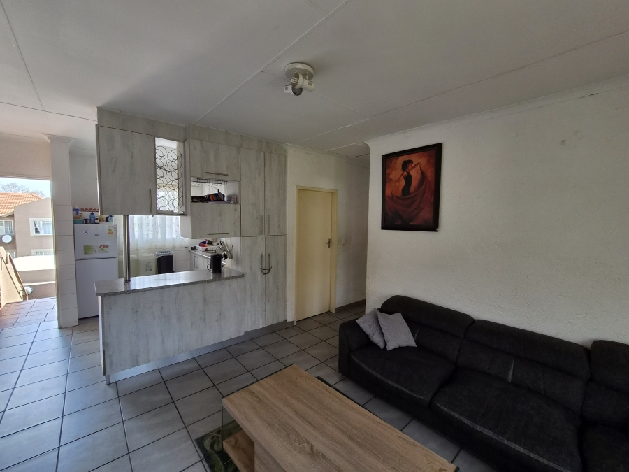 2 Bedroom Property for Sale in Die Hoewes Gauteng