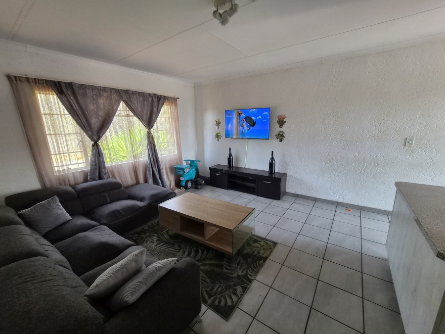 2 Bedroom Property for Sale in Die Hoewes Gauteng