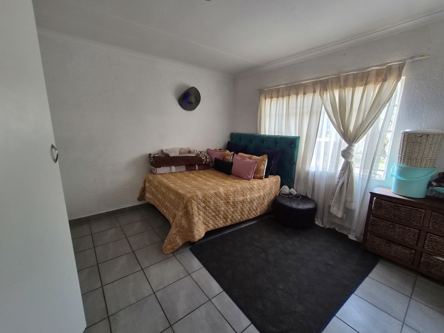 2 Bedroom Property for Sale in Die Hoewes Gauteng