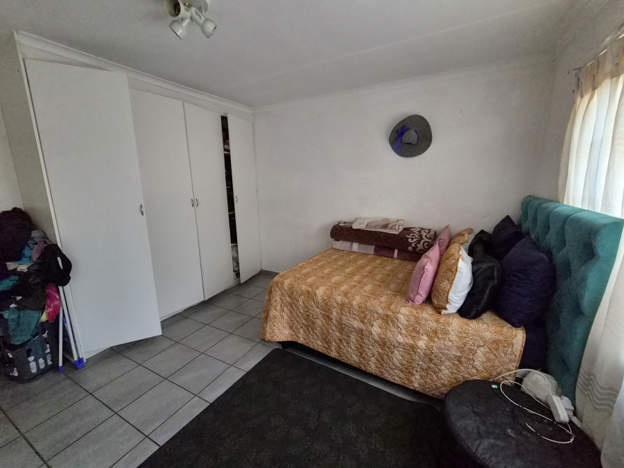 2 Bedroom Property for Sale in Die Hoewes Gauteng