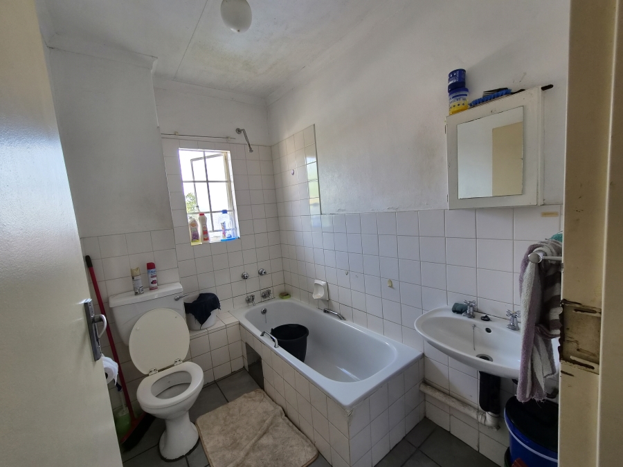 2 Bedroom Property for Sale in Die Hoewes Gauteng