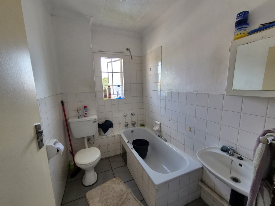 2 Bedroom Property for Sale in Die Hoewes Gauteng