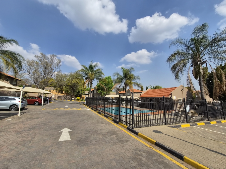 2 Bedroom Property for Sale in Die Hoewes Gauteng