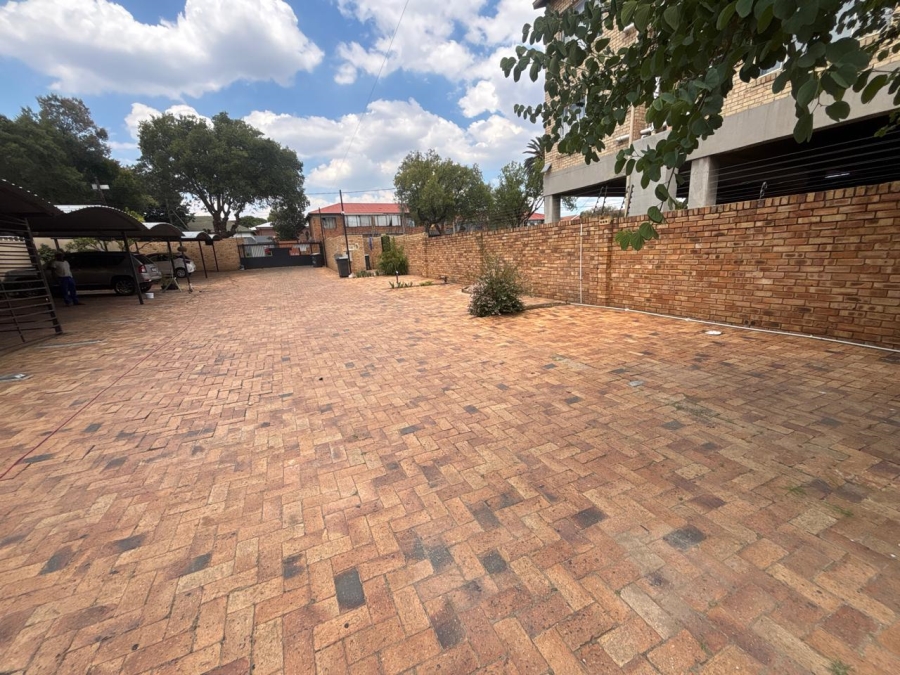 To Let 1 Bedroom Property for Rent in Florida Gauteng